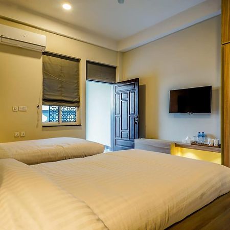 Roomy Crossroads Hotel, Peshawar Exterior photo