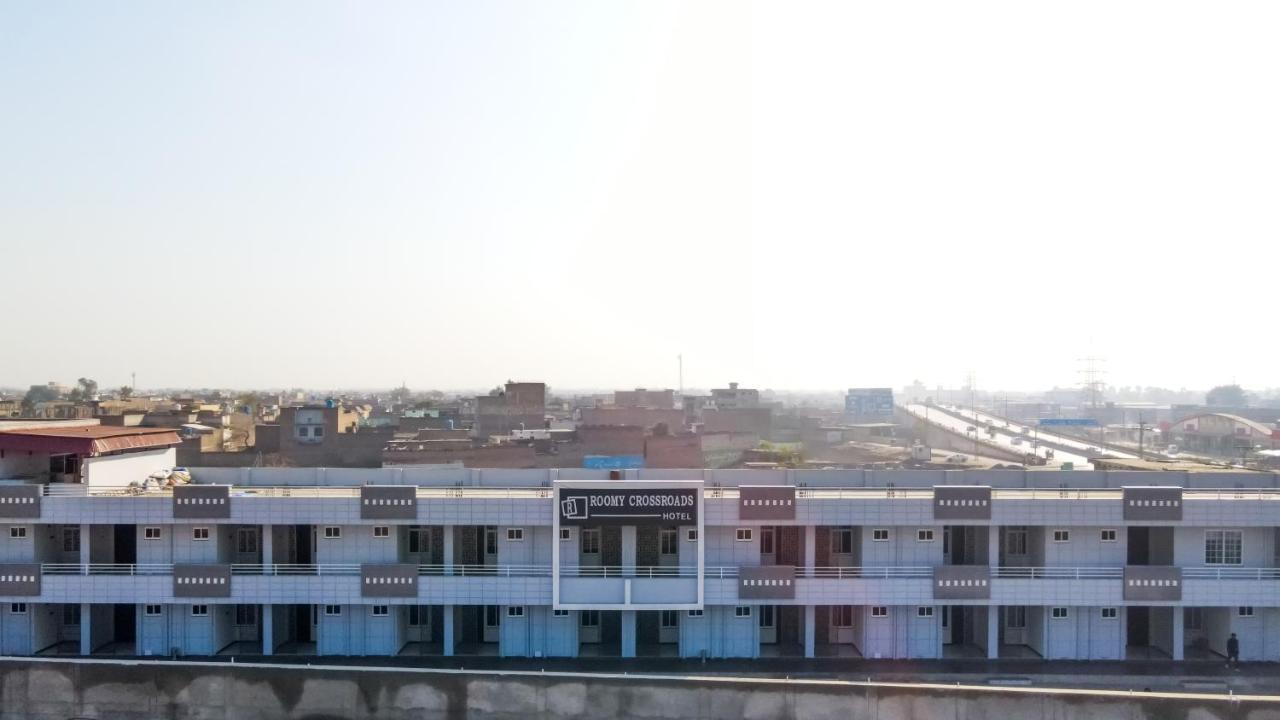 Roomy Crossroads Hotel, Peshawar Exterior photo