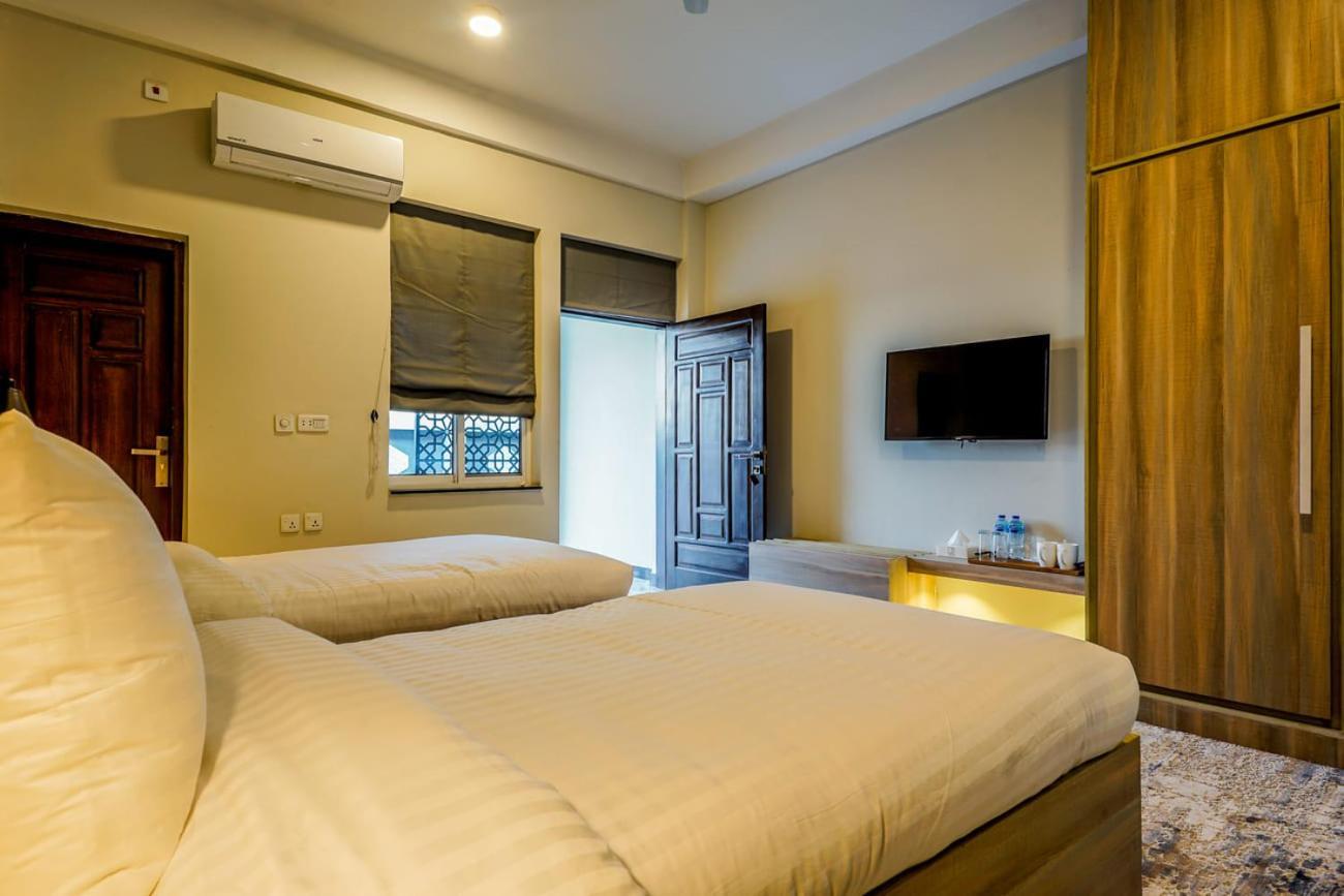 Roomy Crossroads Hotel, Peshawar Exterior photo